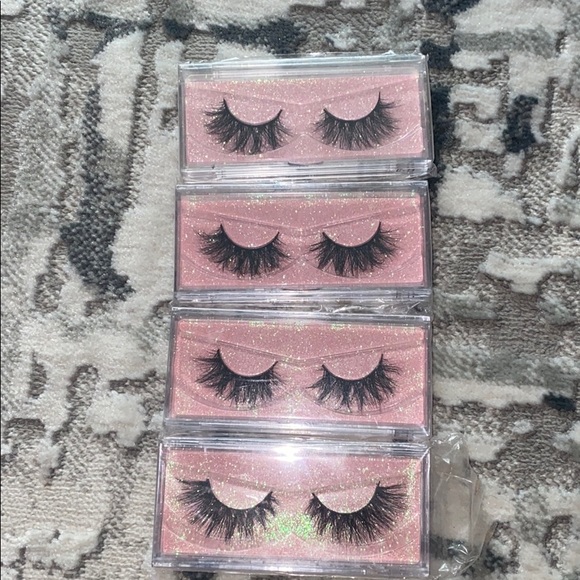 4 pairs NEW eyelash lot in original packaging✨✨ - Picture 1 of 1